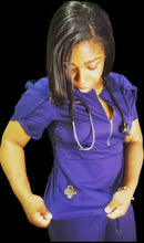 Load image into Gallery viewer, QUEEN  COLLECTION SCRUB Set.
